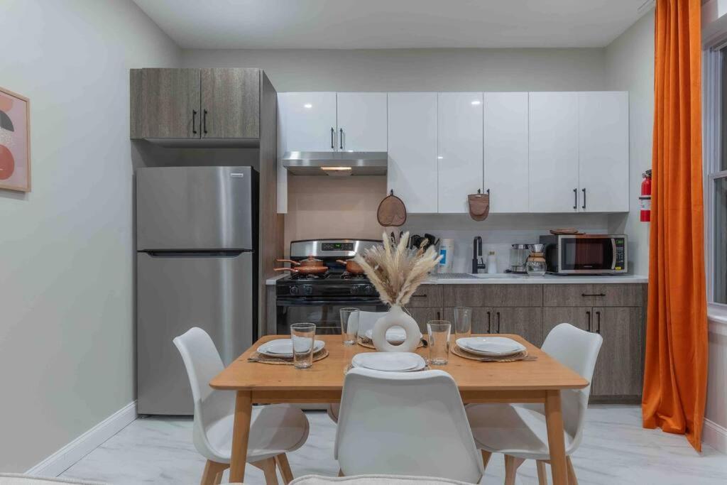 Appartement Pumpkin Premise By Airport, 5 Beds, Sleeps 8, Book 7 Days, Get 20 Percent Off à Newark Extérieur photo