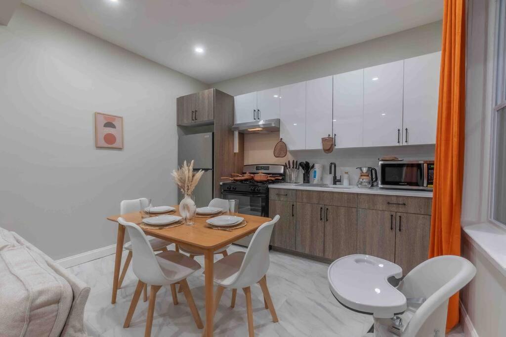 Appartement Pumpkin Premise By Airport, 5 Beds, Sleeps 8, Book 7 Days, Get 20 Percent Off à Newark Extérieur photo