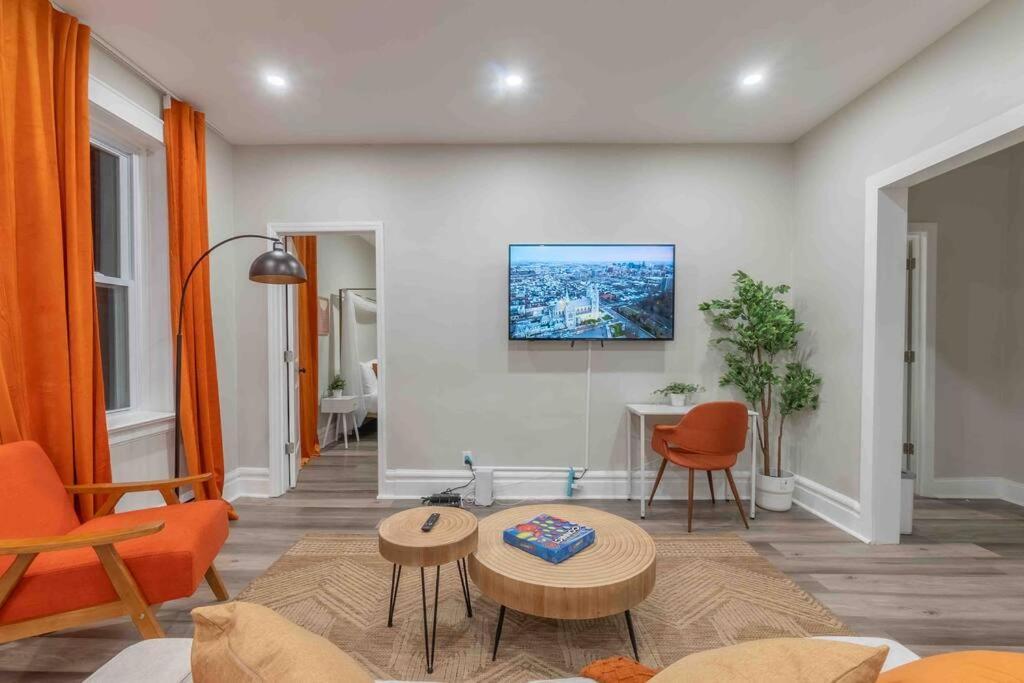 Appartement Pumpkin Premise By Airport, 5 Beds, Sleeps 8, Book 7 Days, Get 20 Percent Off à Newark Extérieur photo